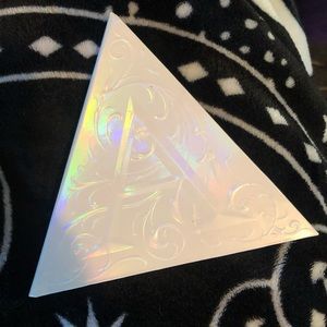 Kat Von D alchemist holographic palette. 🖤